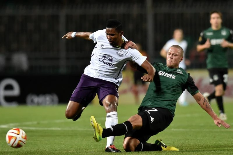 Eto’o rescues point for Everton; Spurs held
