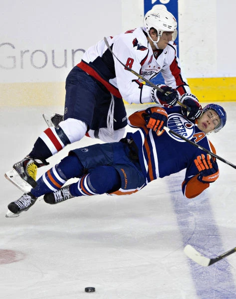 Hiller helps Flames douse Blackhawks in OT