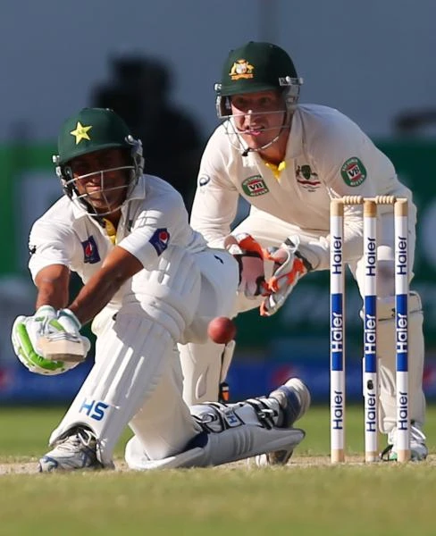 Century-man Younis helps Pakisan punish Australia
