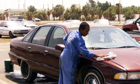 Illegal car cleaners thrive on streets despite crackdown