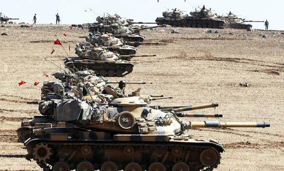 Kurdish suicide bomber hits IS in battle for Syrian town