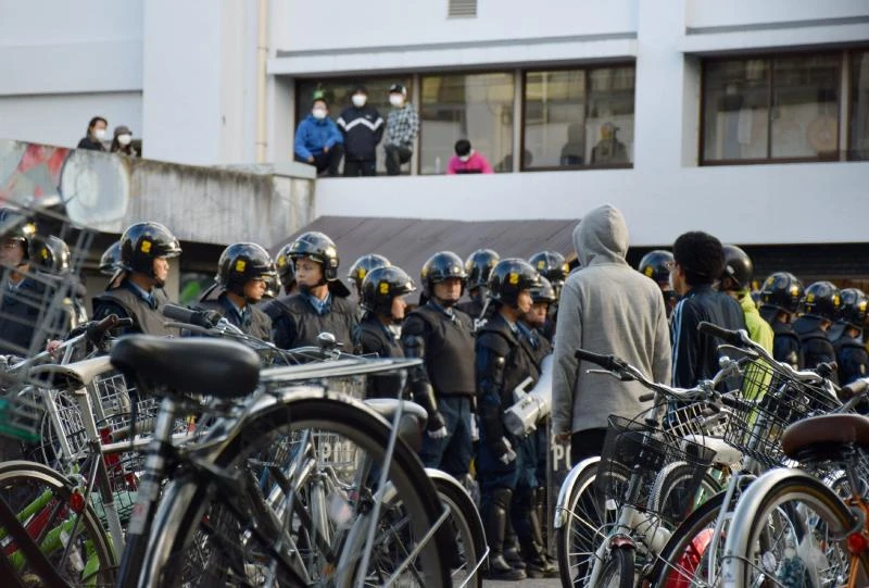 Riot police raid Japan university