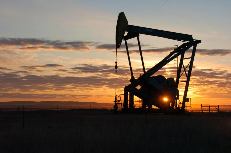 Oil prices resume drop