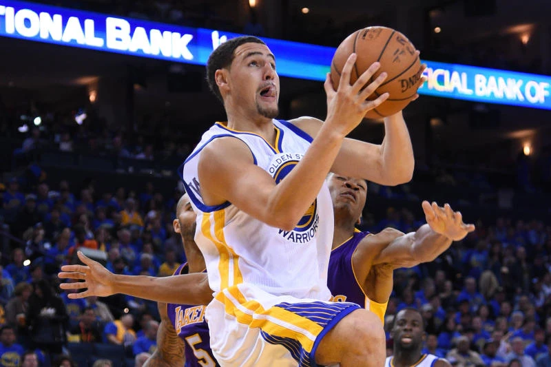Thompson, Curry to fore as Warriors keep Lakers winless