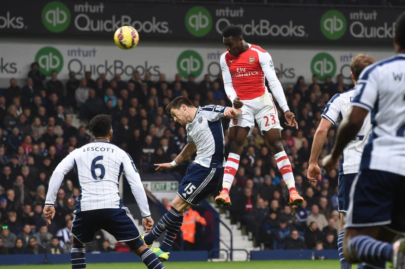 Welbeck sustains Arsenal revival; Johnson rescues Reds