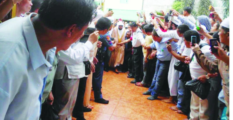 Grand Mosque imam given warm welcome in Manila