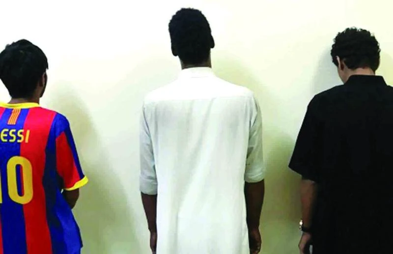 Four youths arrested for robbing malls