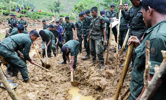 Rains slow Sri Lankan landslide search