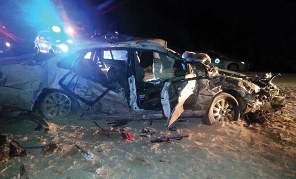 2 killed, 10 hurt in car crash