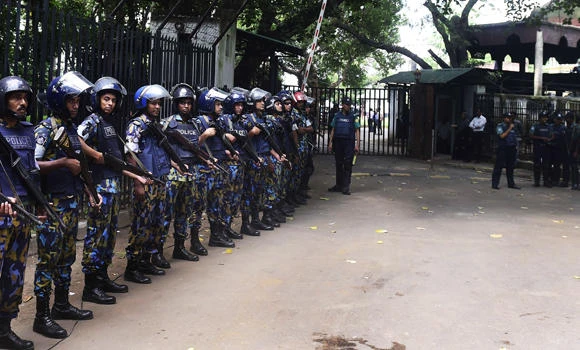 Bangladesh Navy halts ship carrying hundreds of migrants