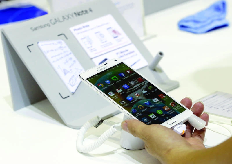 Samsung wobbles but stays its ground