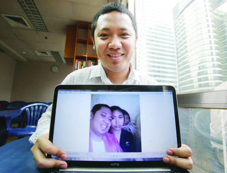 Meaning in a selfie, year after Philippine Typhoon Haiyan