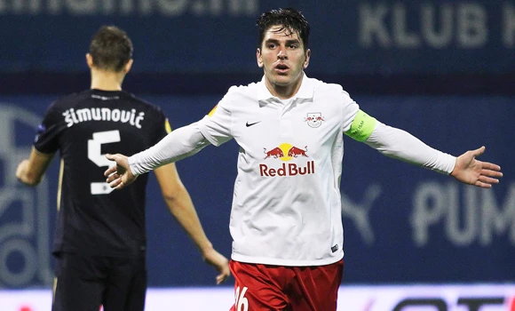 Soriano ‘trick puts Salzburg in last 32