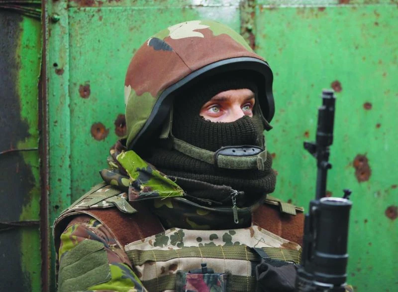 Heavy shelling rocks Ukraine rebel bastion of Donetsk