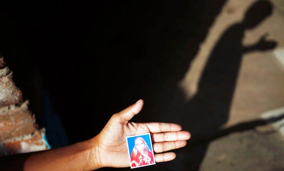 India: Police search drug factory linked to sterilization deaths