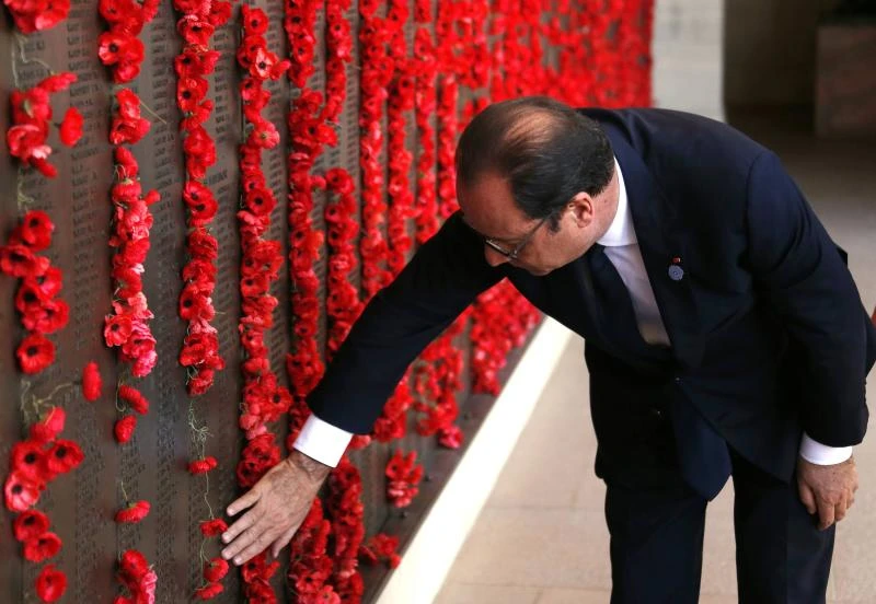 Hollande confirms two Frenchmen in Islamic State video