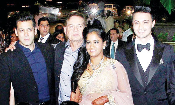 Arpita’s reception yet another starry event
