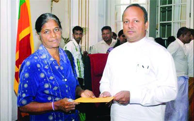 Dependents of deceased Lankan expatriates get compensation
