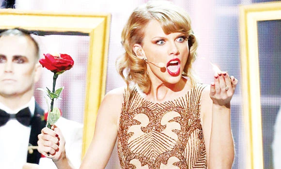 One Direction, Swift shine at AMAs