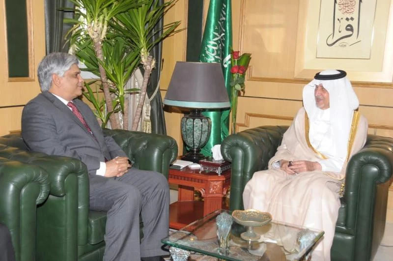 Indian ambassador holds talks with education minister
