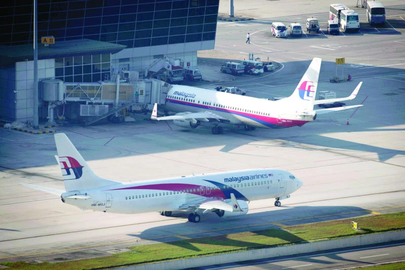 Malaysia Airlines apologizes for tweet, posts loss