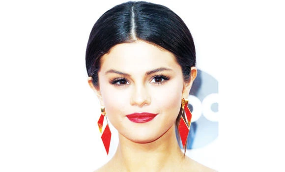 Gomez’s newest wax statue a disaster