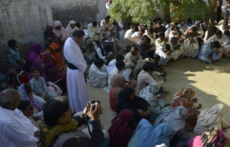 Pakistani court remands four suspects in lynching of Christians