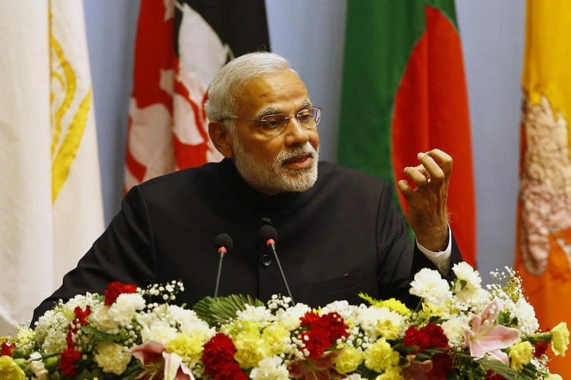India woos neighbors as rifts open door to China