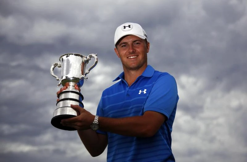 Spieth rips course record, romps to 6-stroke win at Australian Open