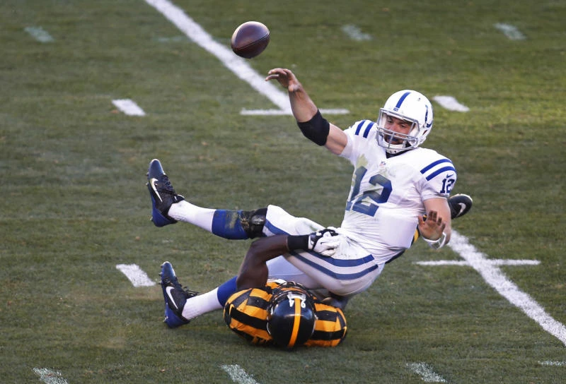 Luck throws for 4 TDs, Indy routs Giants 40-24