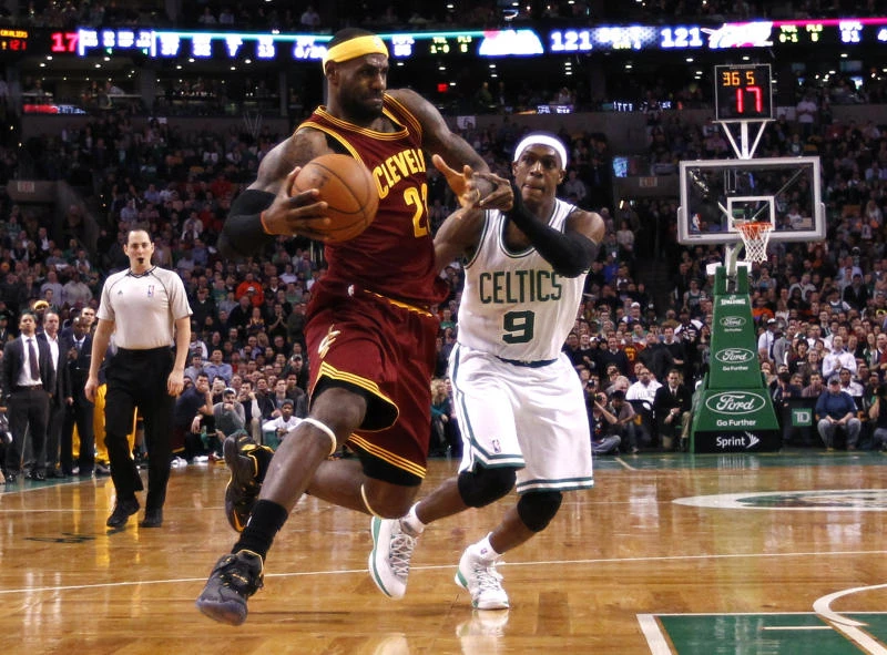 James scores 41 as Cavs rally to stun Celtics