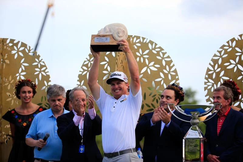 Hoffman rallies to win OHL Classic