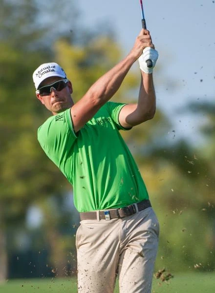 Stenson scorches Jumeirah's Earth course for 2-shot lead