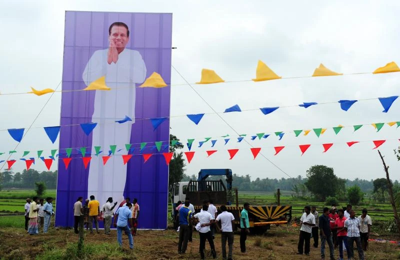 Sri Lanka opposition parties launch bid to topple Rajapakse