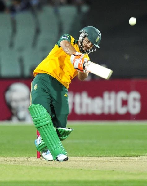 Rossouw guides Proteas to easy T20 win over Aussies