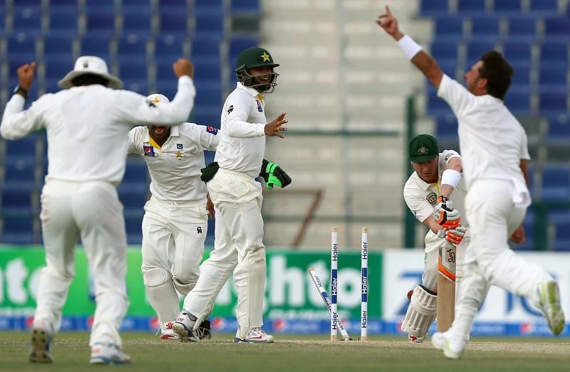 Pakistan looks to seal Test series win