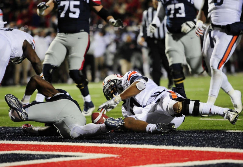 No. 4 Auburn holds off No. 7 Rebels 35-31