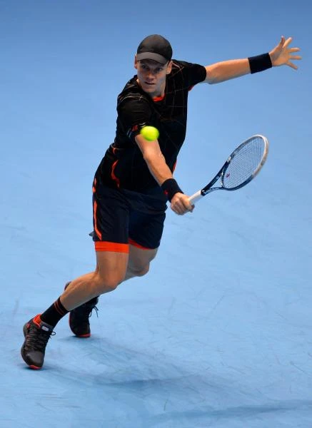Berdych batters Cilic to remain in semi hunt