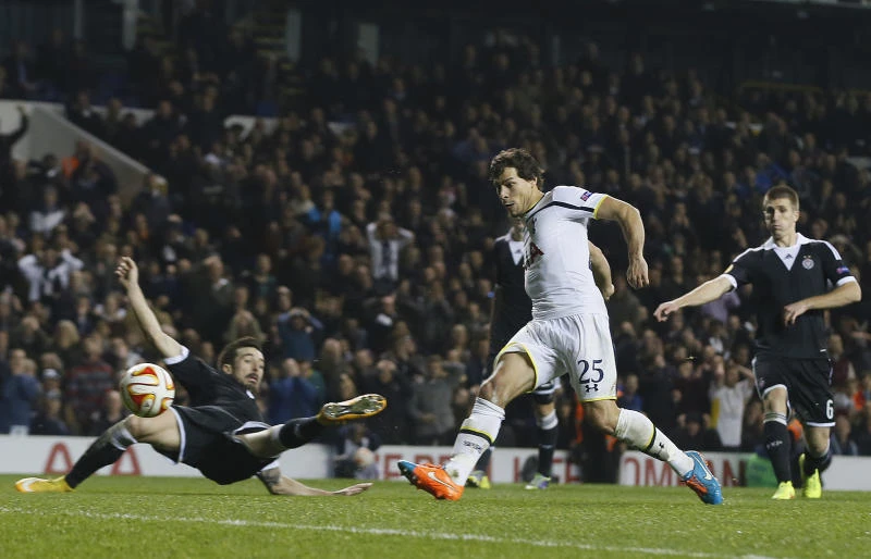 Tottenham qualifies but charged by UEFA over pitch invasions