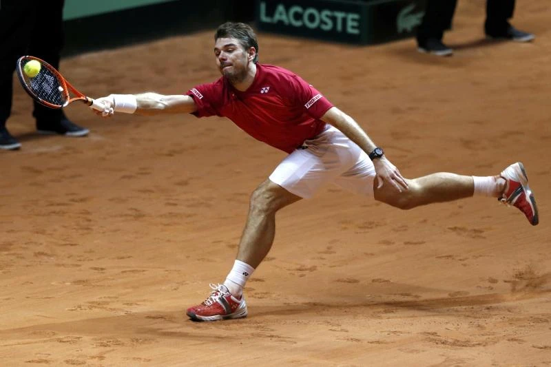 Wawrinka gives Switzerland lead in Davis Cup final