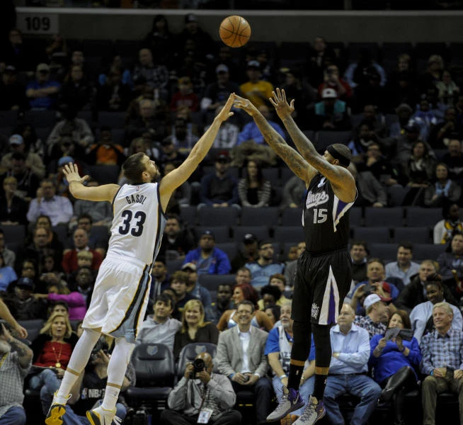 Controversial hoop gives Grizzlies win