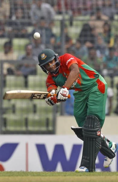 Rahim, Mahmudullah make it 4-0 for Bangladesh