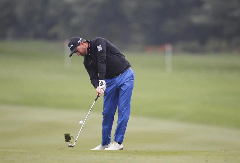 McDowell clings to 1-shot lead at WGC-HSBC Champions
