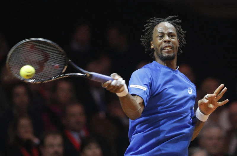 Monfils stuns Federer to level Davis Cup final