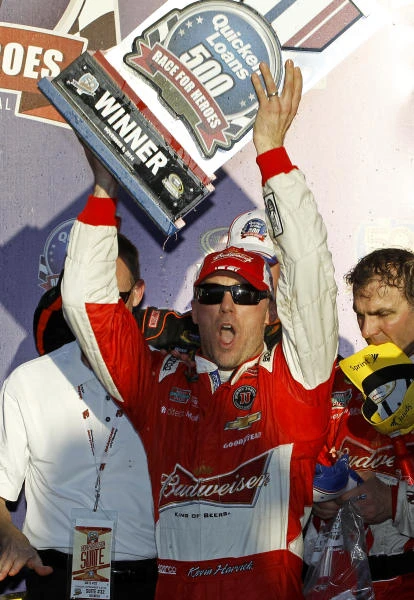 Harvick advances; Newman’s late pass dooms Gordon at Phoenix