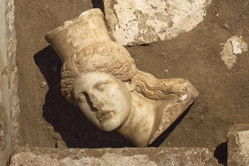 Skeleton found in mysterious Alexander-era Greek tomb