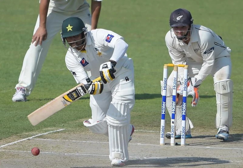 Ton-up Hafeez lifts Pakistan in final Test