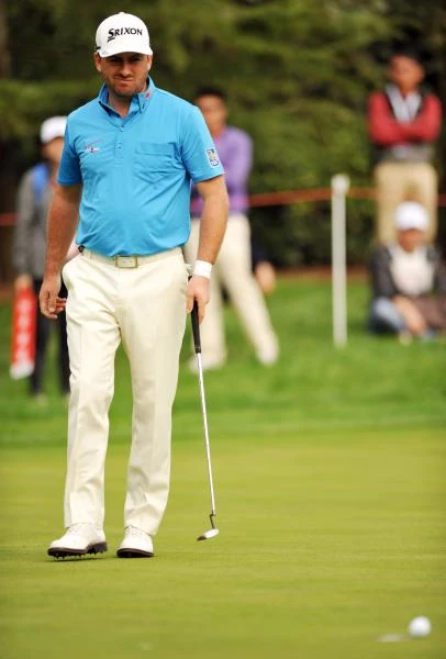 McDowell wields hot putter to build 3-shot lead in Shanghai
