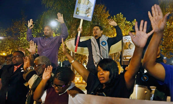 Protests spread across US, more troops deployed to prevent fresh Ferguson riots