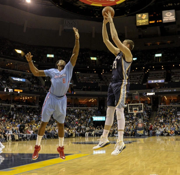 Marc Gasol guides Grizzlies to win over Clippers